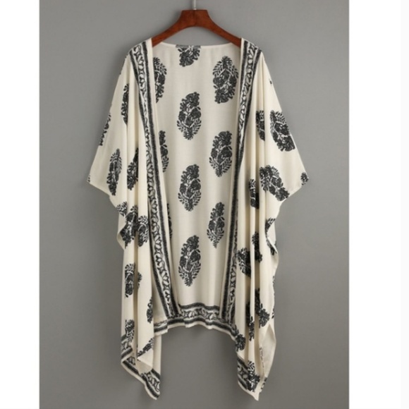 LAST ONE! 🛍 Boho Print Kimono - Picture 4 of 6